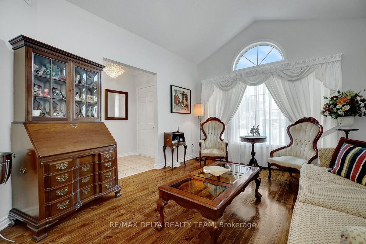 1032 Valin Street • Ottawa, ON photo 8