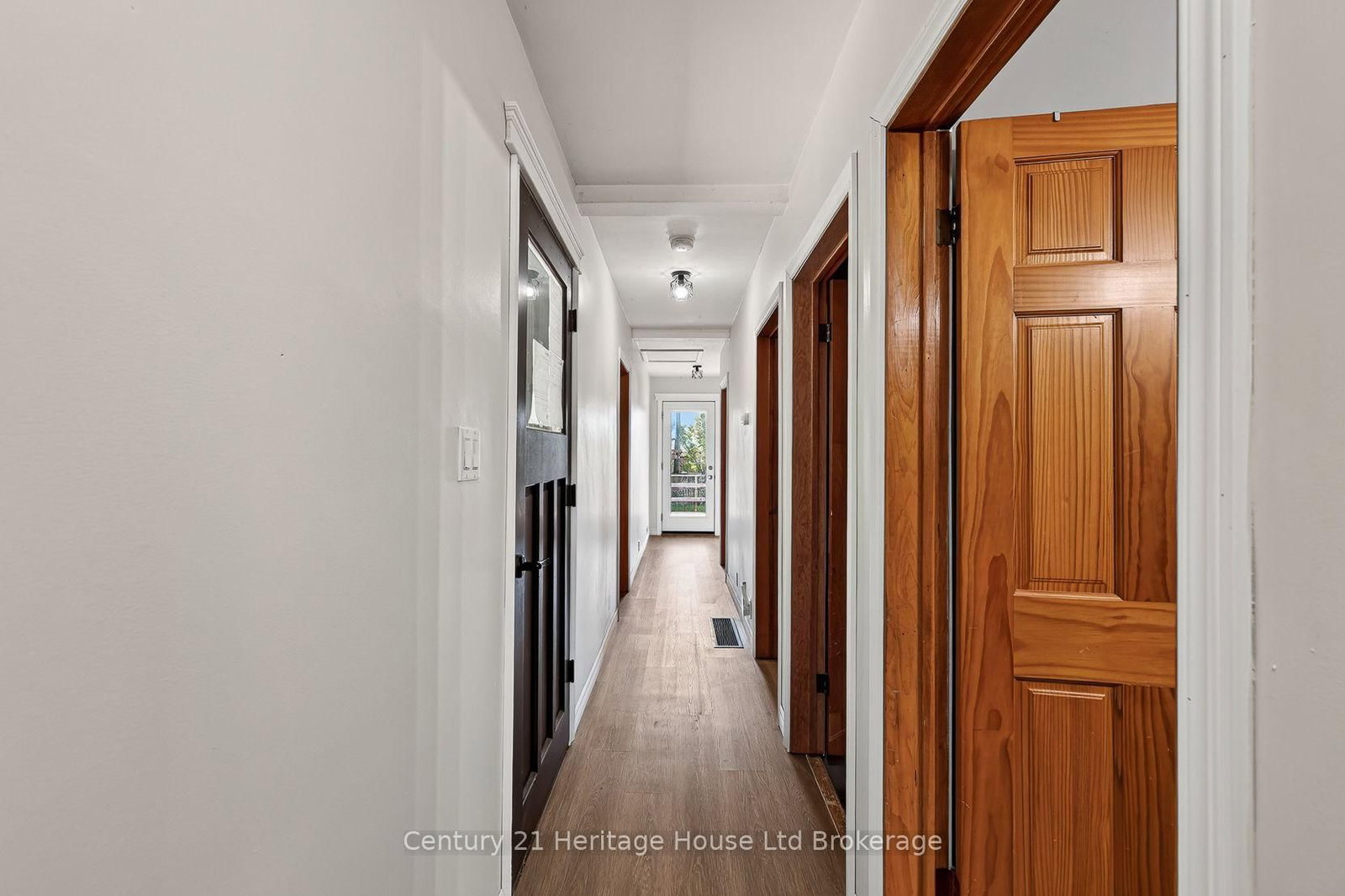 1037 Warwick Street • Woodstock, ON photo 15