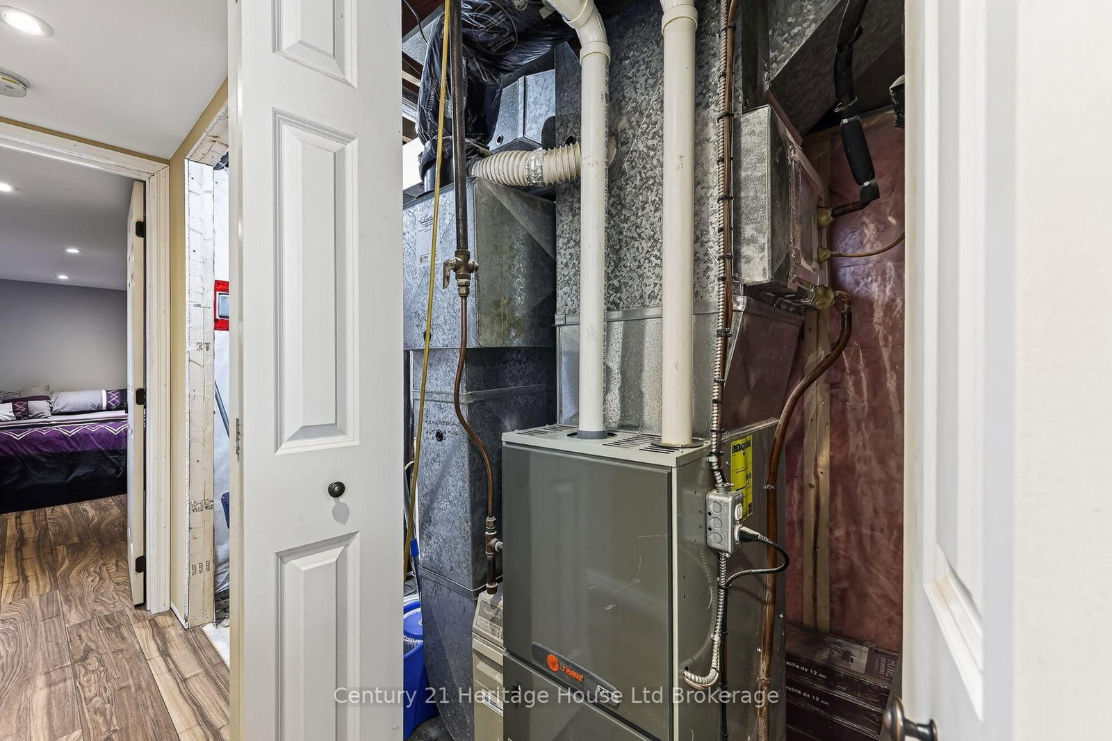 1037 Warwick Street • Woodstock, ON photo 27