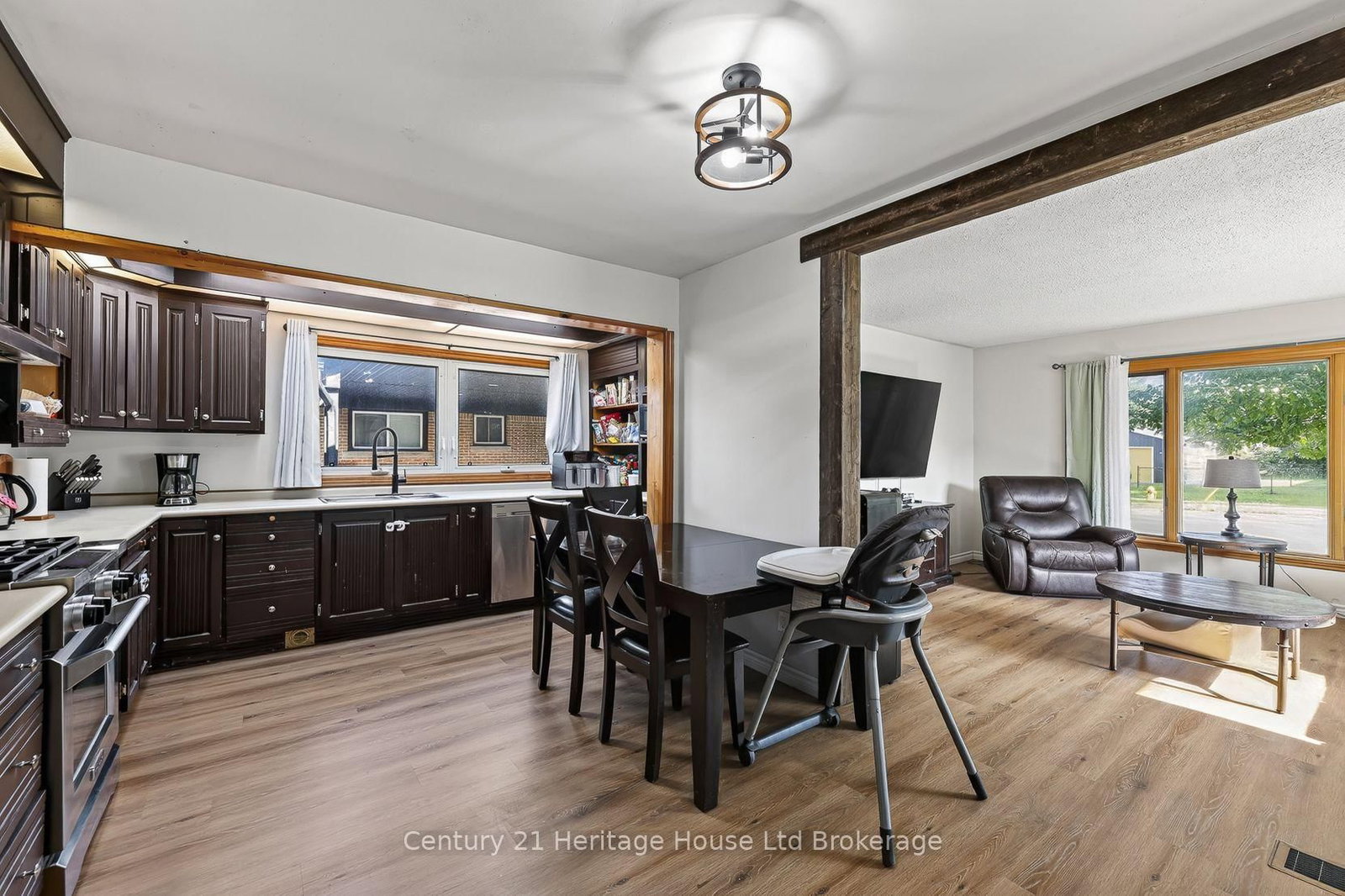 1037 Warwick Street • Woodstock, ON photo 3
