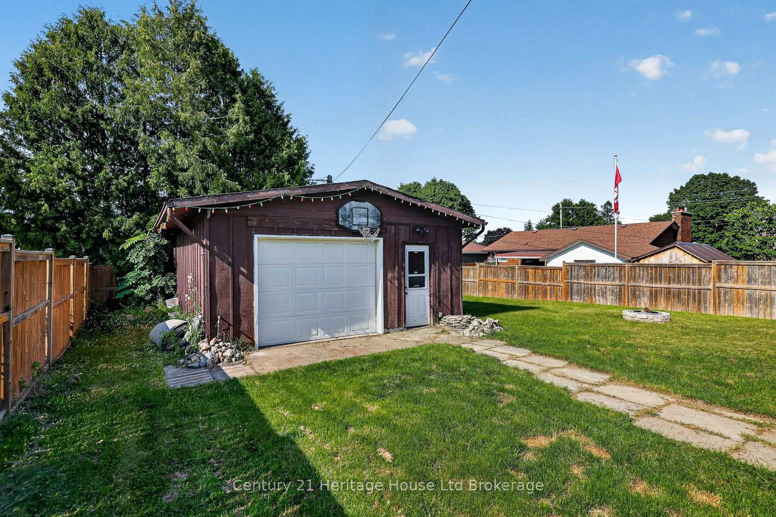 1037 Warwick Street • Woodstock, ON photo 34