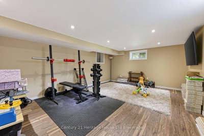 1037 Warwick Street • Woodstock, ON photo 4