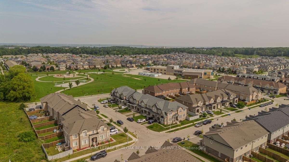 11 Cooley Grove • Hamilton, ON photo 5