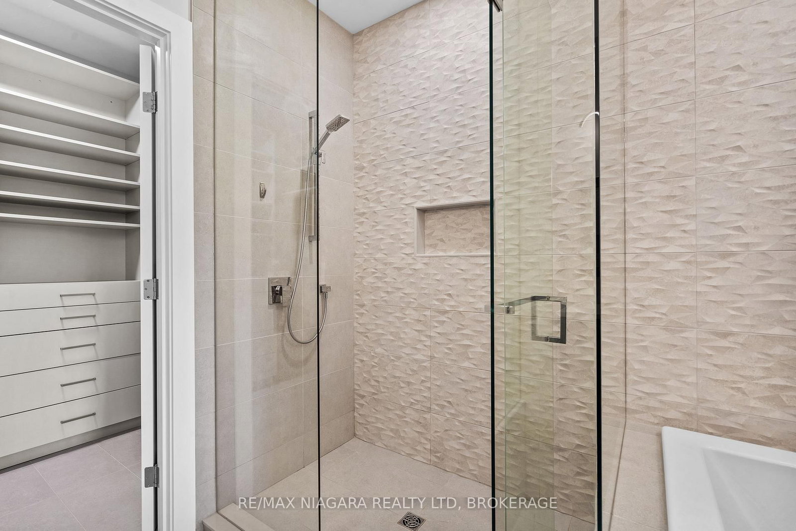 37 PEACH TREE Common • St. Catharines, ON photo 18
