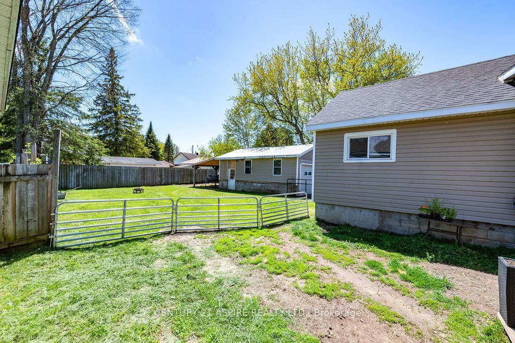 20 Hilda Street • Petawawa, ON photo 8