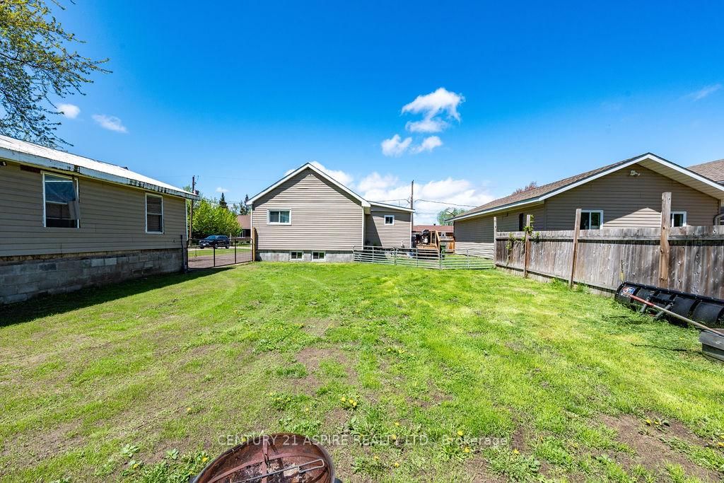20 Hilda Street • Petawawa, ON photo 9