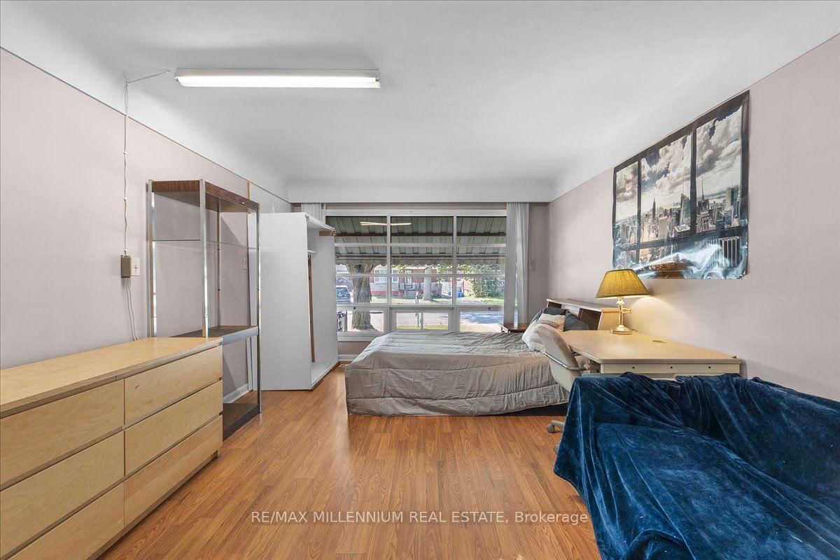 37 Radford Street • Hamilton, ON photo 11