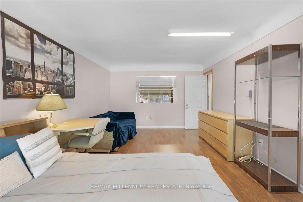 37 Radford Street • Hamilton, ON photo 12