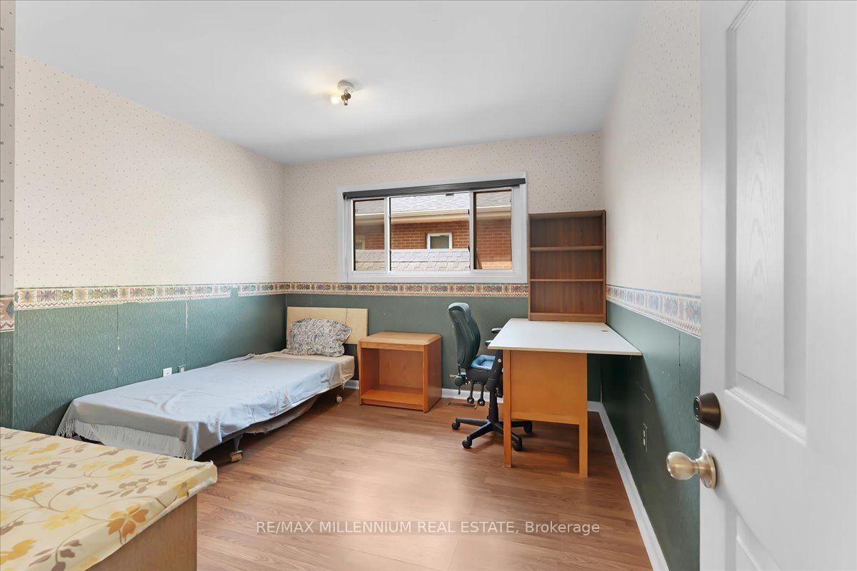 37 Radford Street • Hamilton, ON photo 14