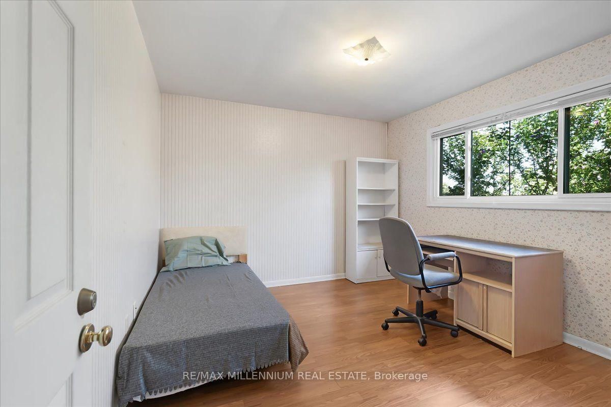 37 Radford Street • Hamilton, ON photo 18