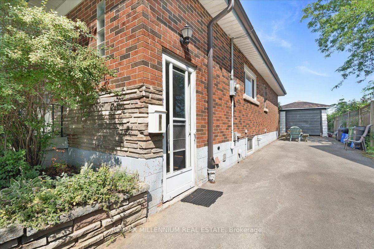 37 Radford Street • Hamilton, ON photo 24