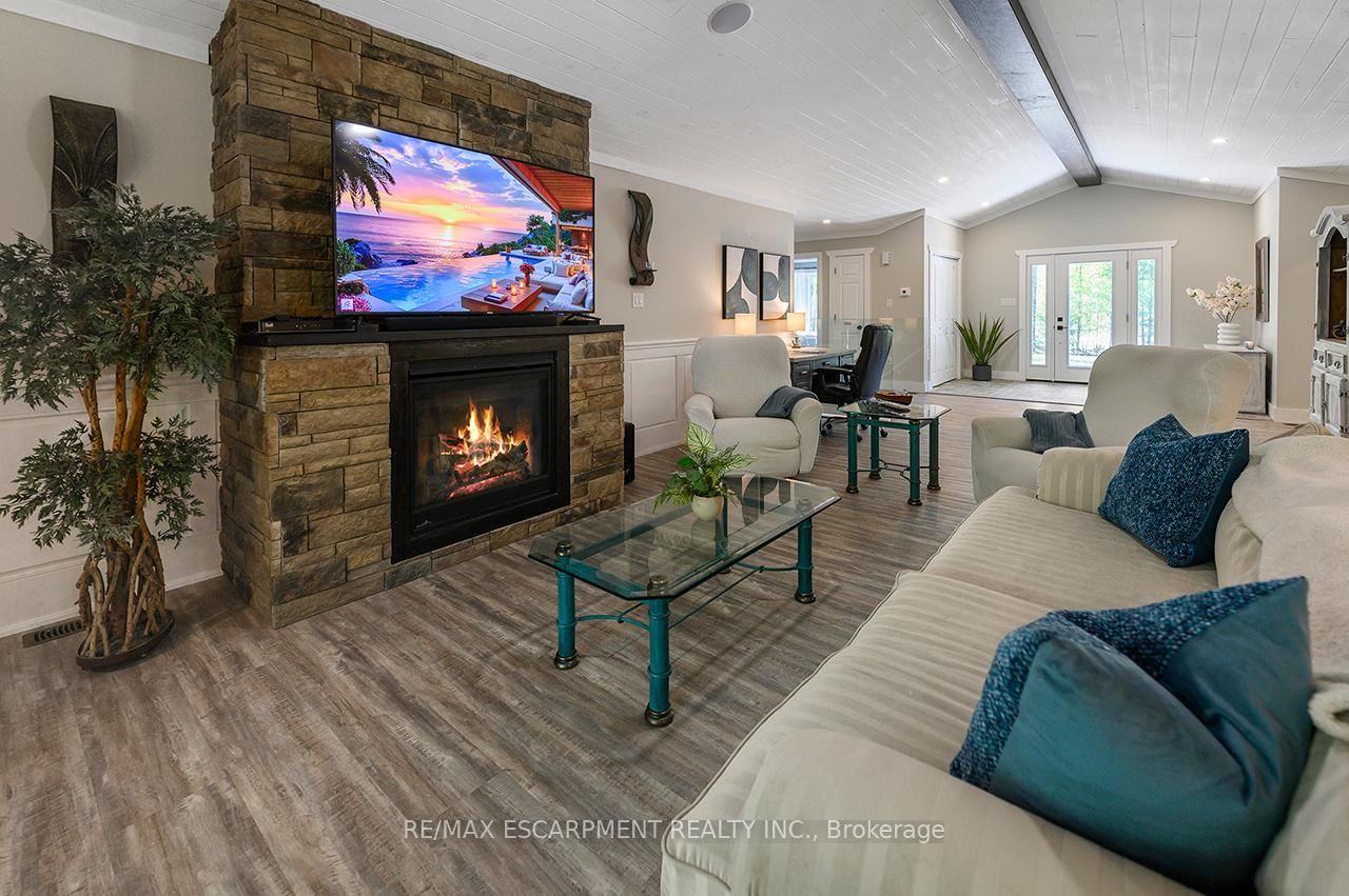 1068 Xavier Street • Gravenhurst, ON photo 8