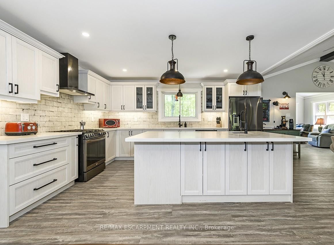1068 Xavier Street • Gravenhurst, ON photo 9