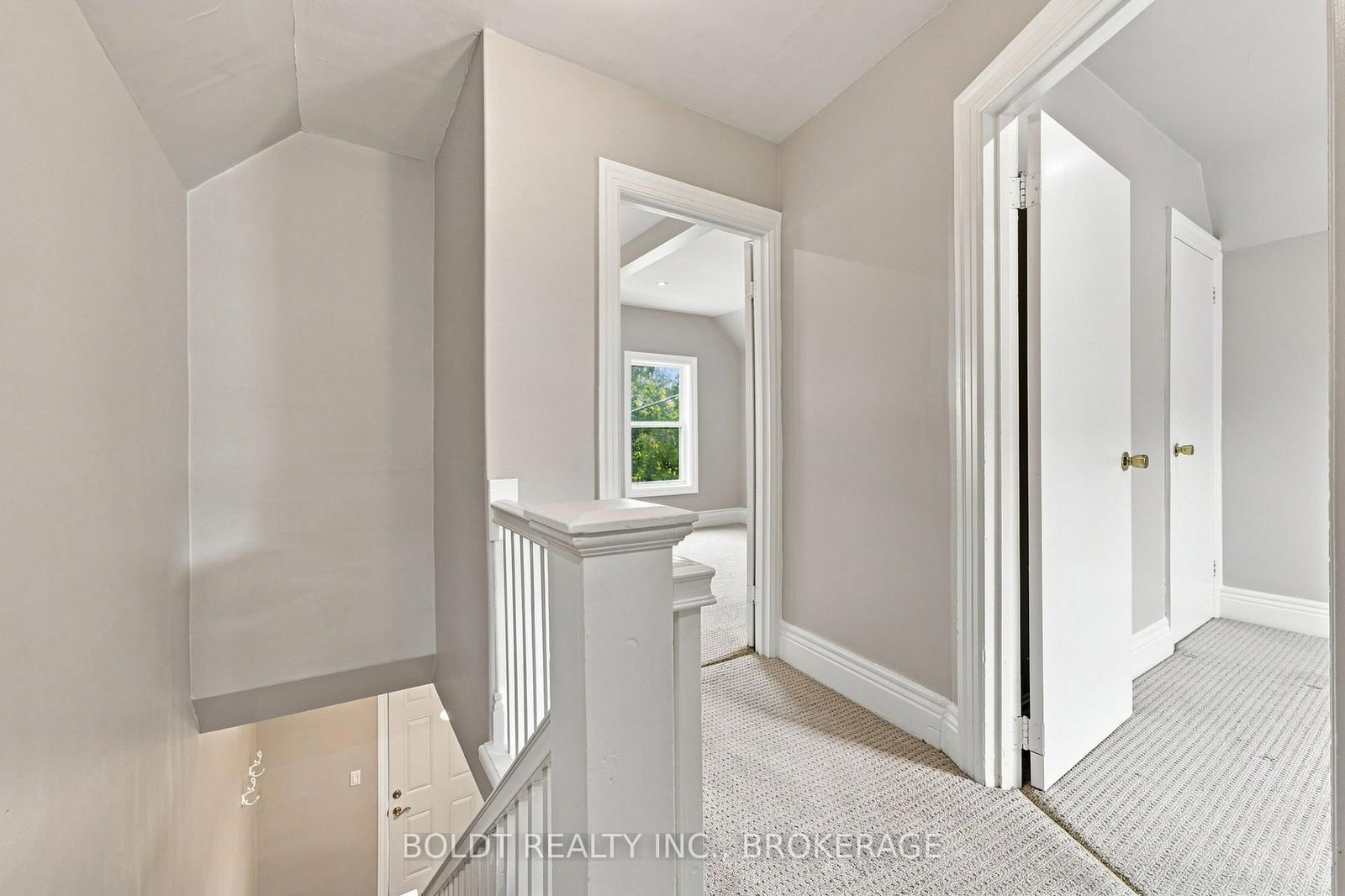 38 Mars Avenue • Hamilton, ON photo 16