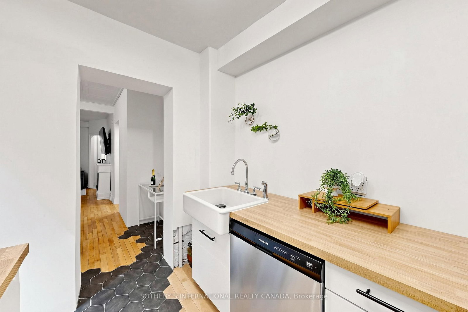 24 Patrick Street • Hamilton, ON photo 13