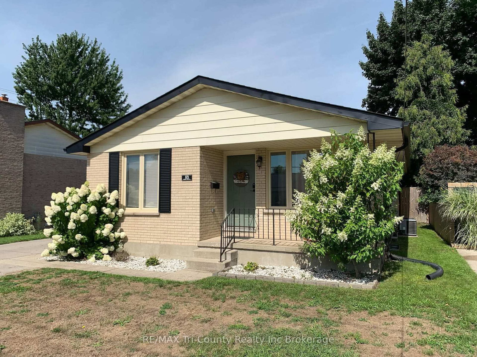Detached House for sale at 173 Carroll Street, Strathroy-Caradoc, Ontario, N7G 3P8 - SW - MLS: X13703032