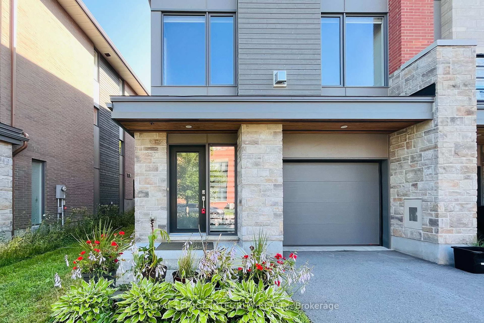 147 Boundstone Way • Ottawa, ON photo 3