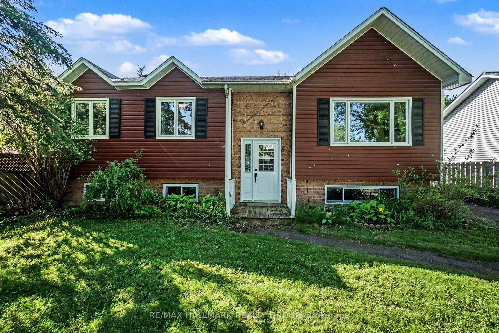 Detached House sold at 52 Castlebeau Street, Russell, Ontario, K0A 1W0 - Embrun - MLS: X13703122