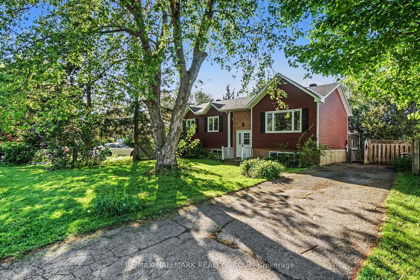 52 Castlebeau Street • Russell, ON photo 2