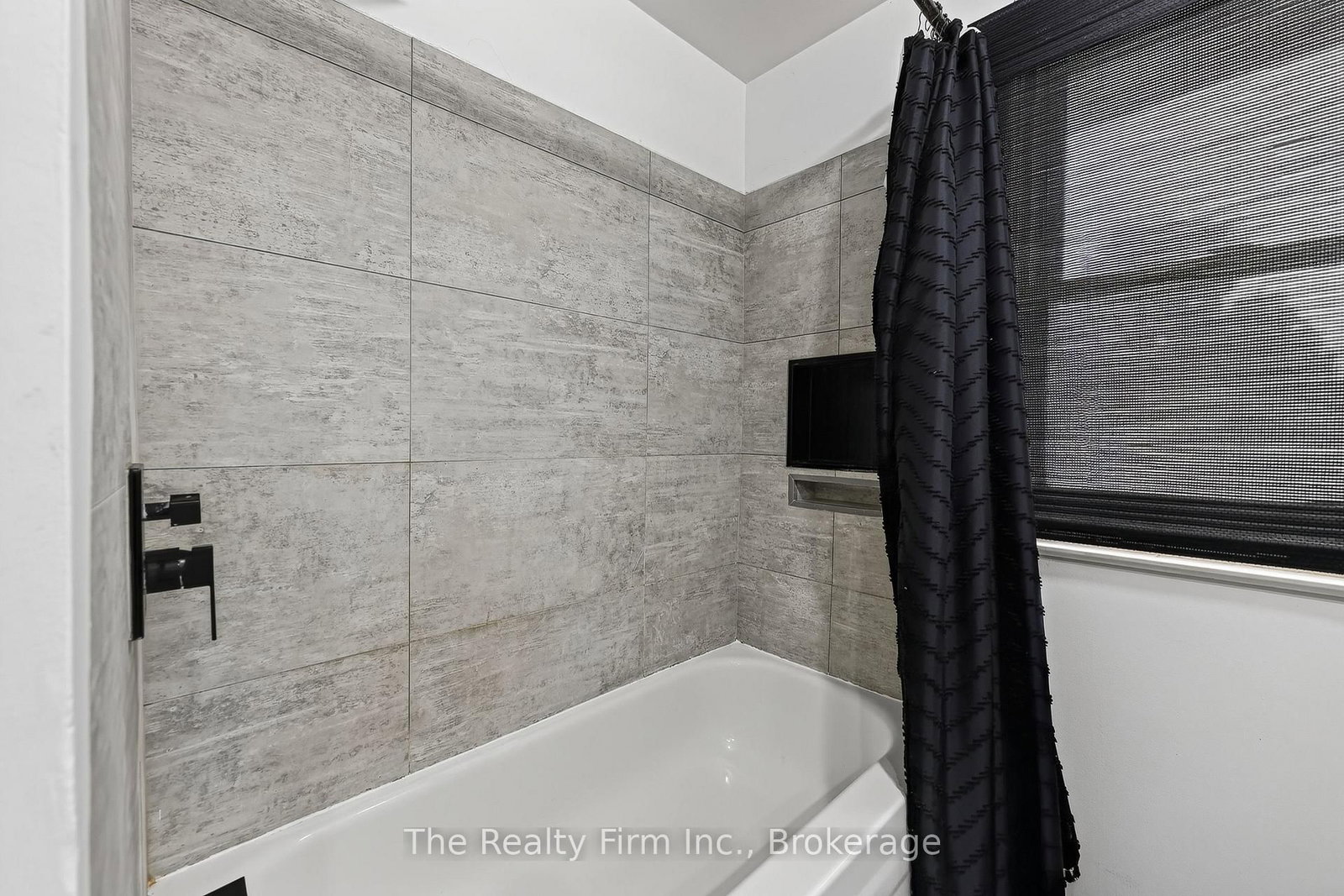 652 Miller Street • Woodstock, ON photo 27