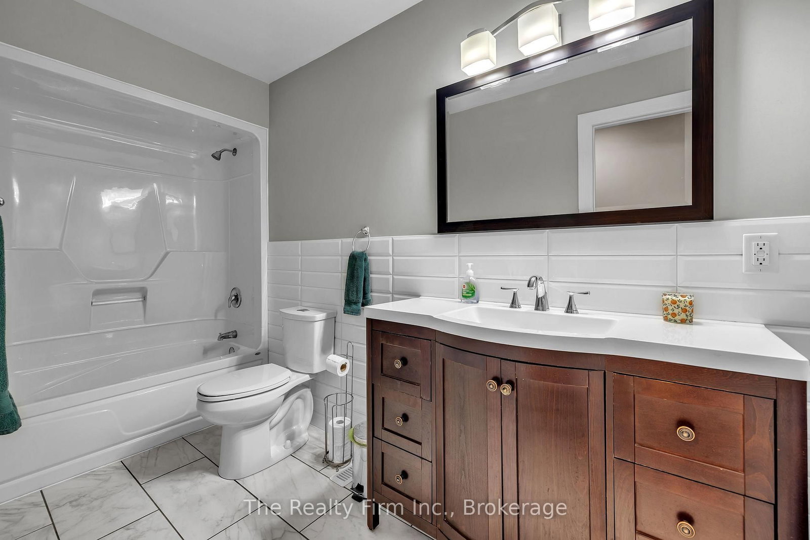 27 Cronyn Street • Woodstock, ON photo 13