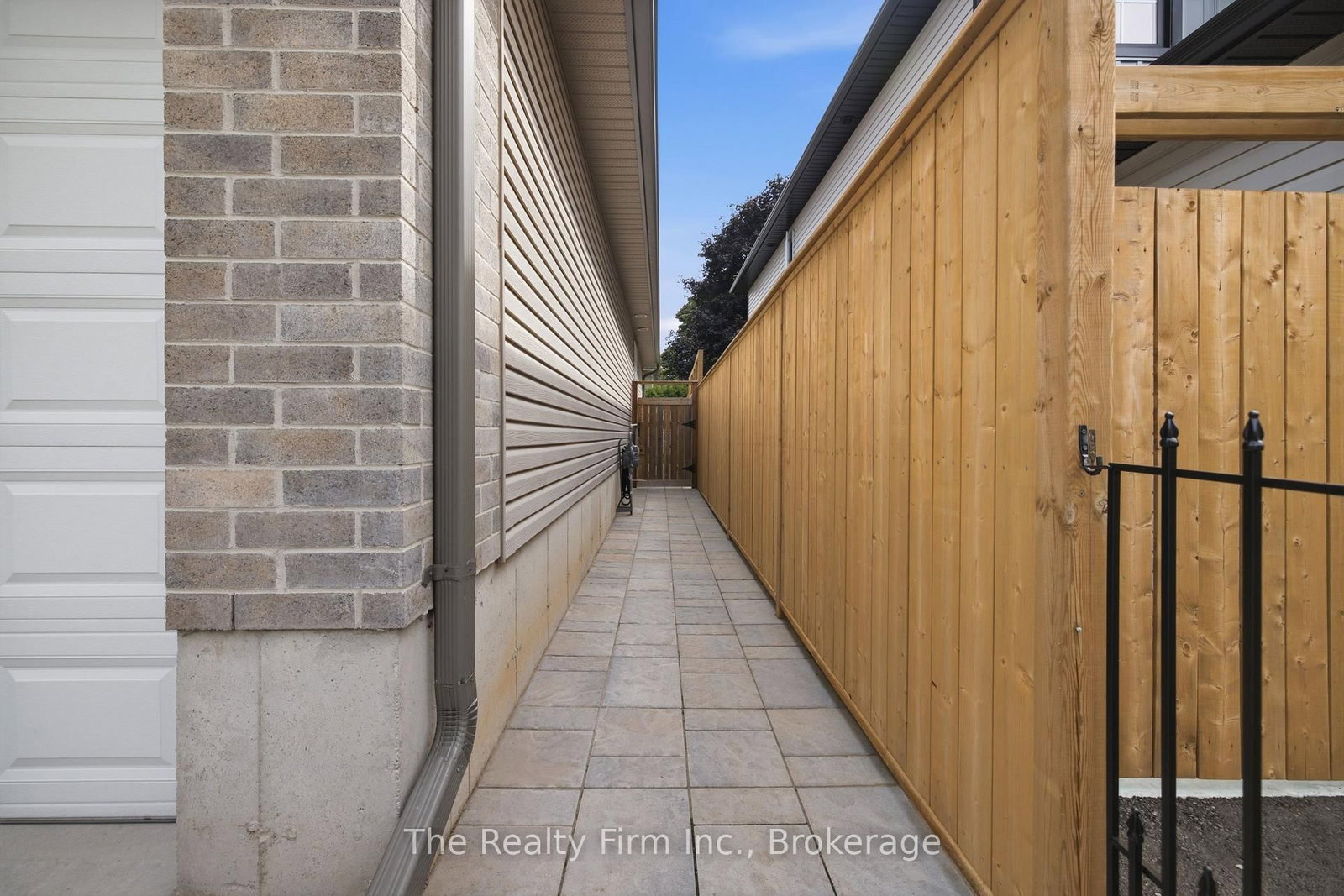 27 Cronyn Street • Woodstock, ON photo 33
