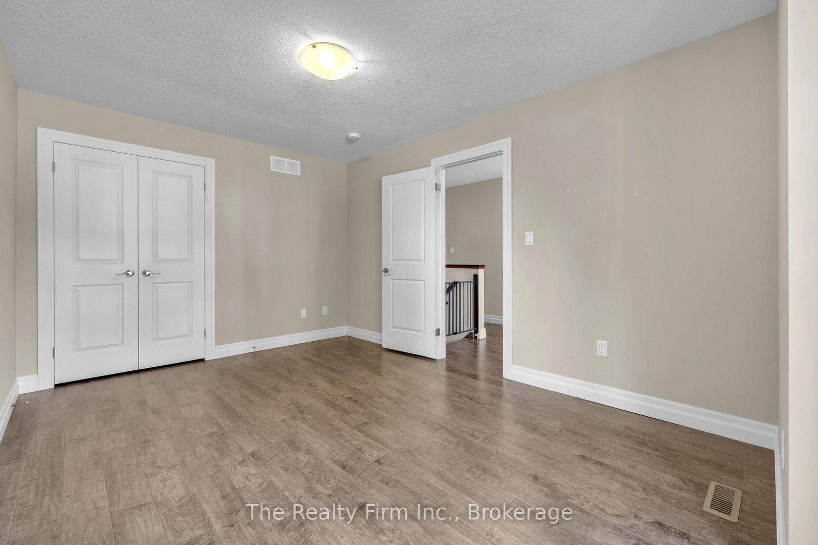 27 Cronyn Street • Woodstock, ON photo 6