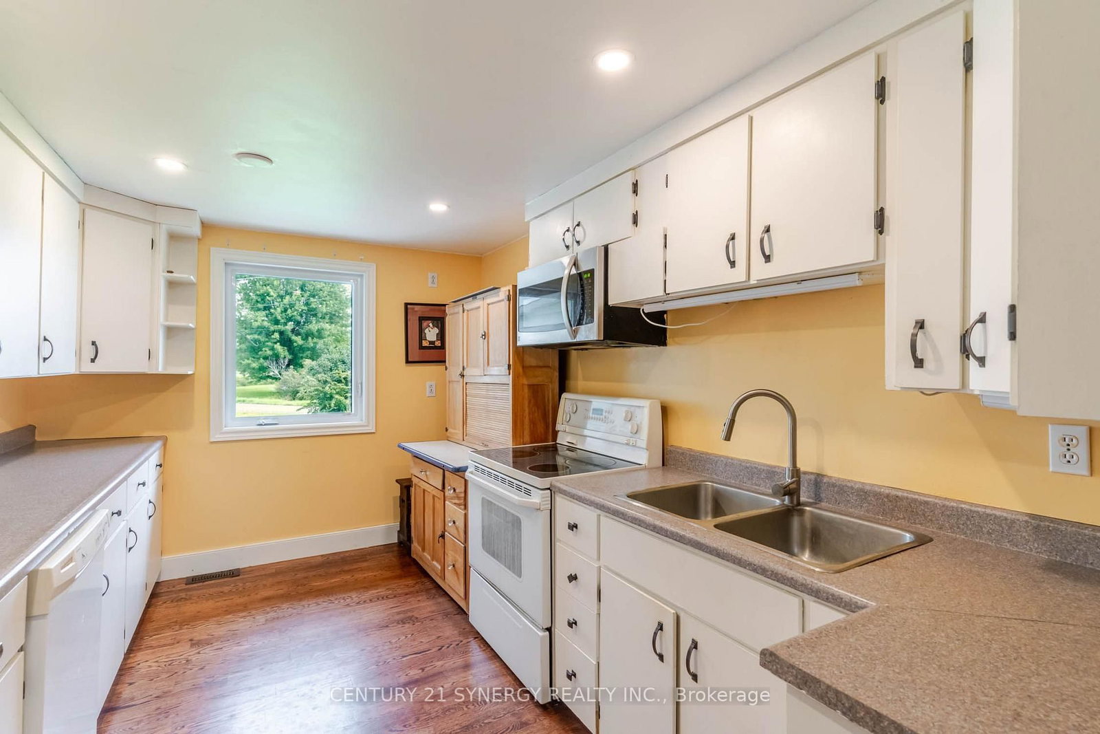 677 Bowes Side Road • Perth, ON photo 12