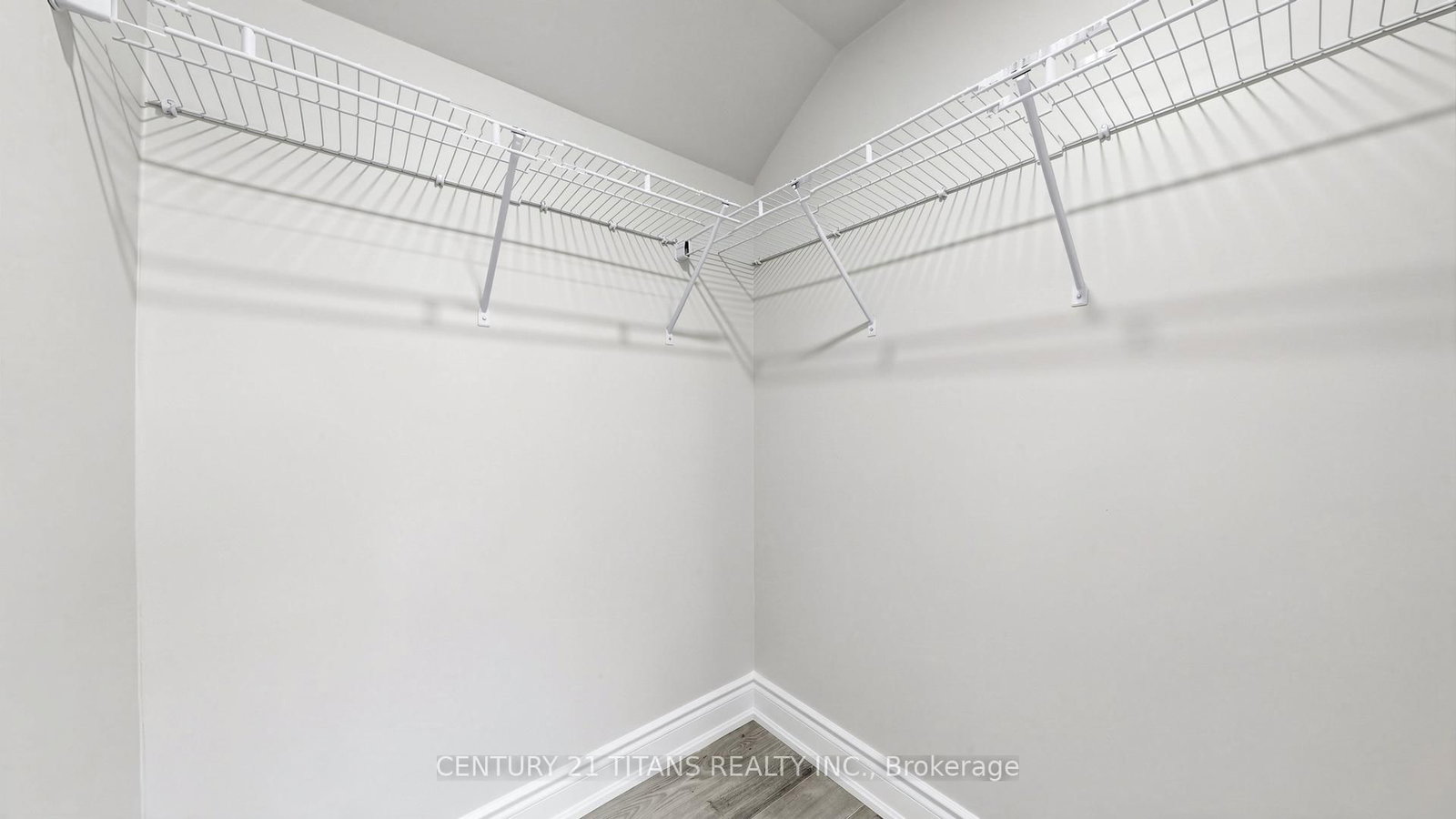 Lower-270 Forestwalk St, Kitchener, view 23