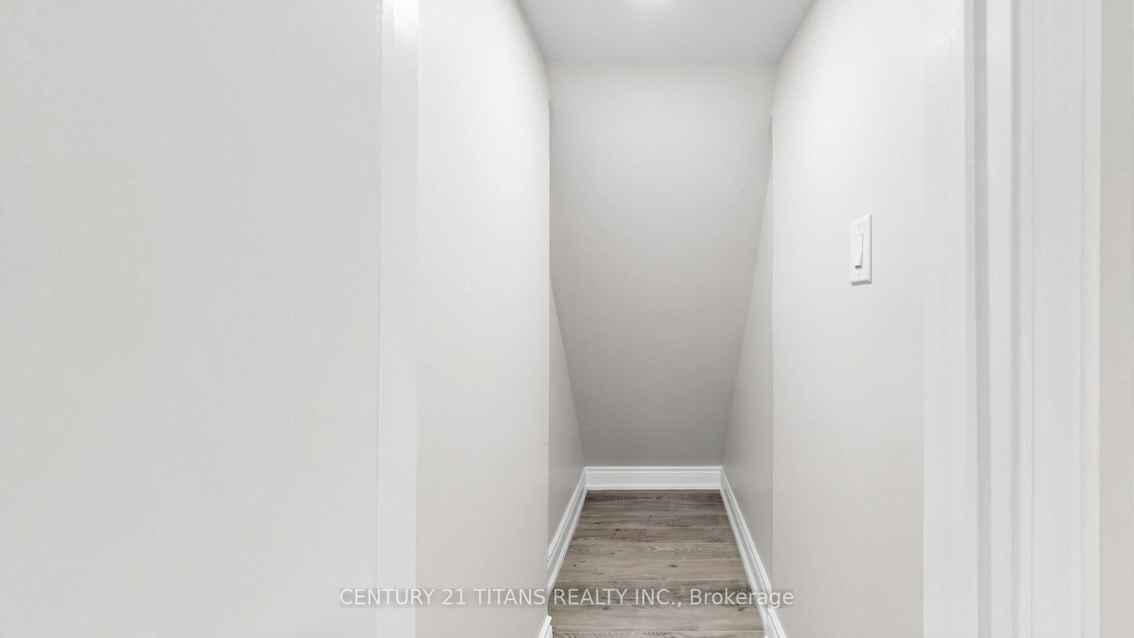 Lower-270 Forestwalk St, Kitchener, view 31