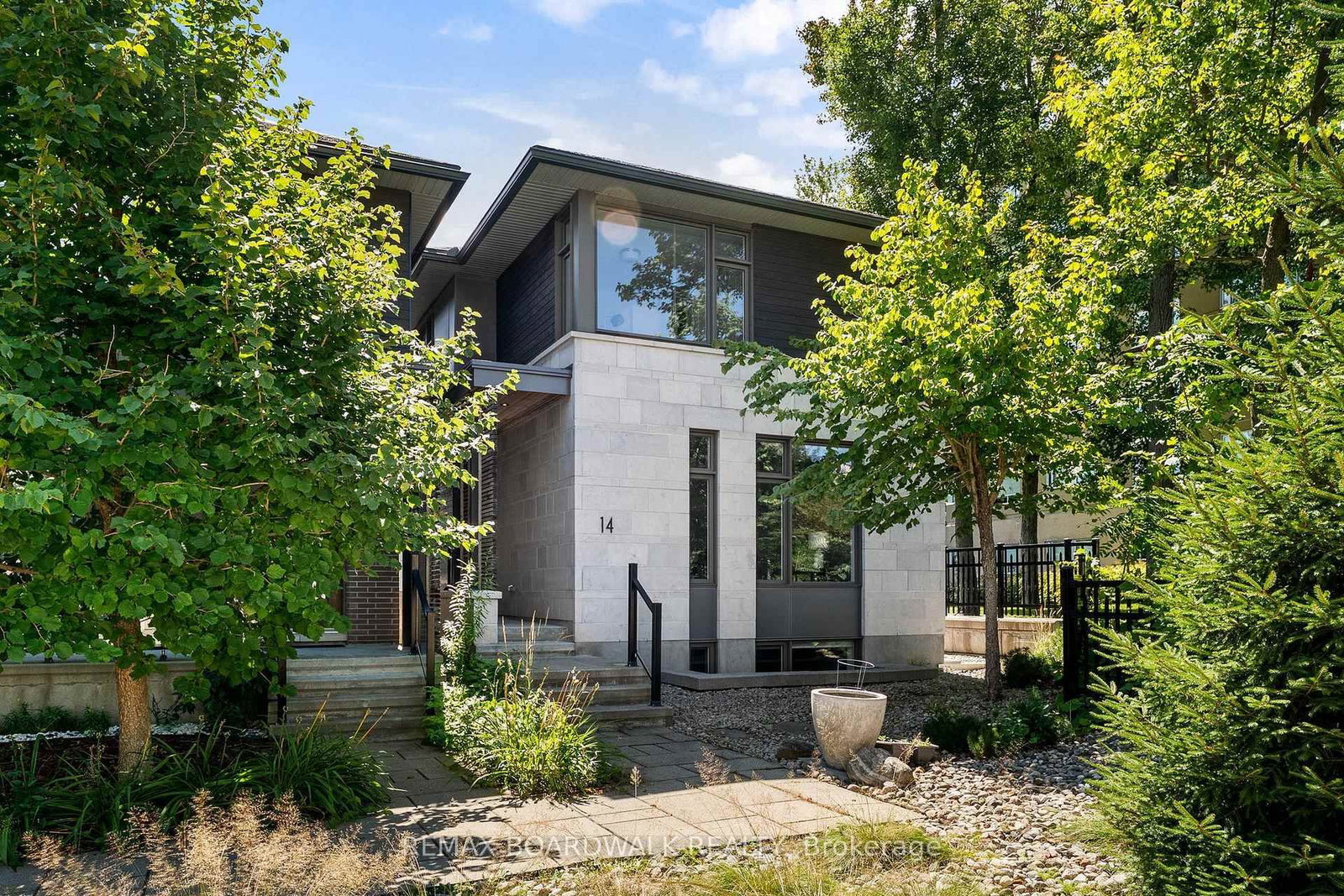 14 Philosopher Private • Ottawa, ON photo 1