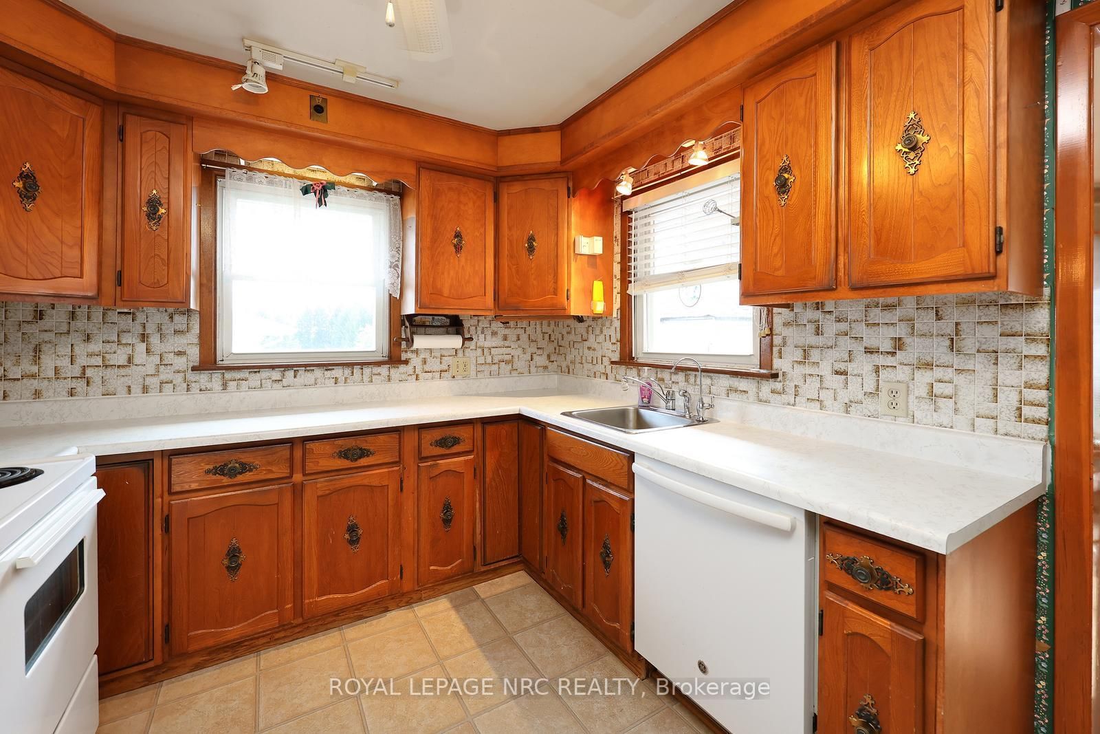 513 Ridge Road W • Grimsby, ON photo 11