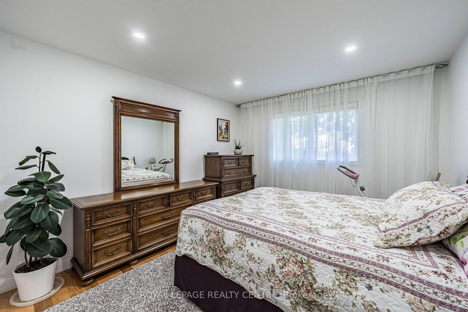 3 Vineberg Drive • Hamilton, ON photo 18