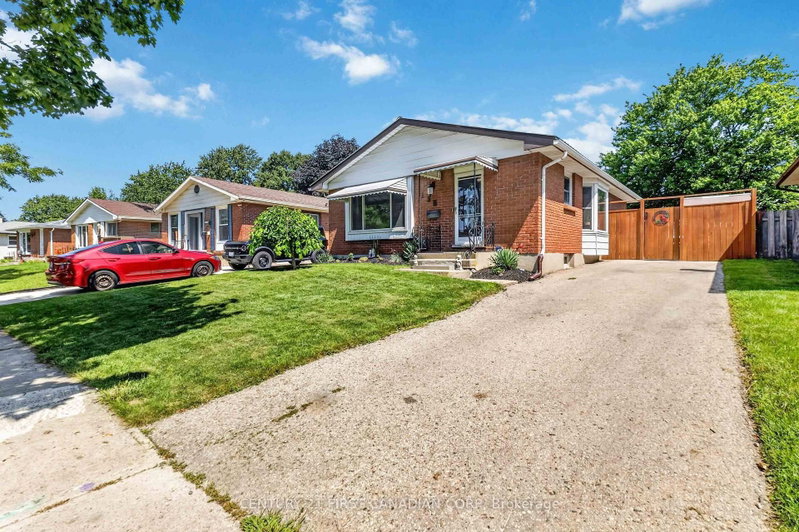 138 Harding Crescent