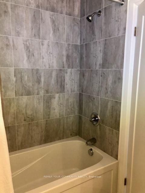 43 Laguna Village Crescent N