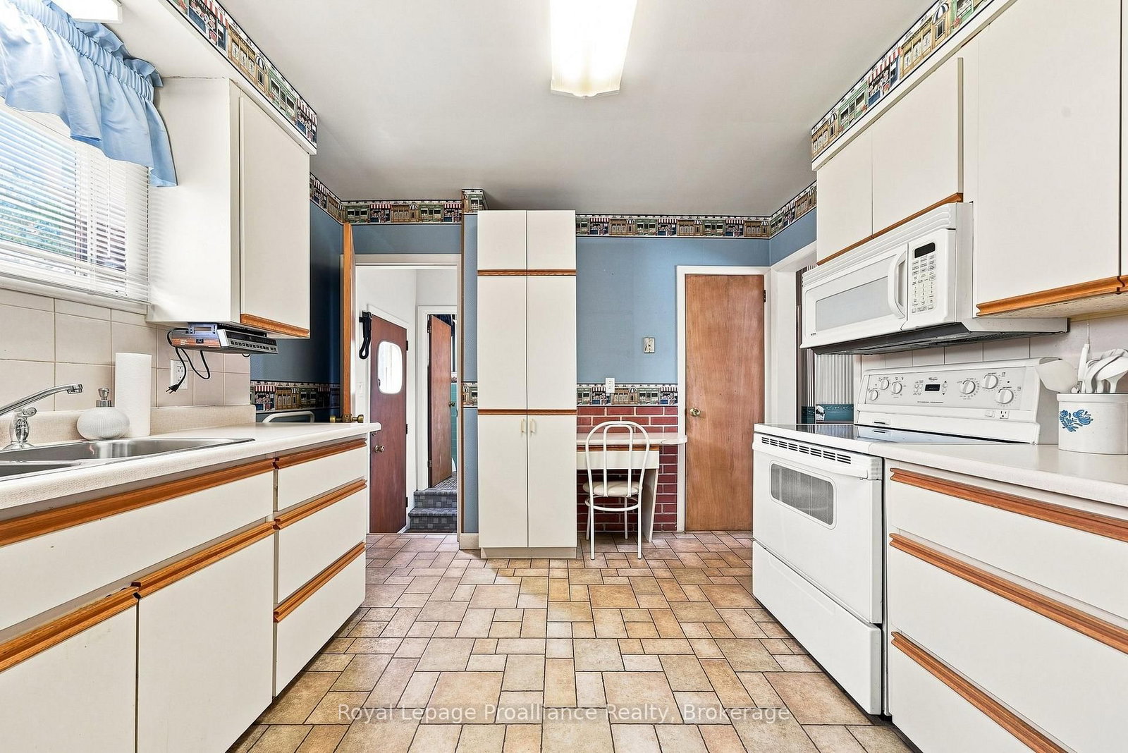 380-384 Main Street • Prince Edward County, ON photo 10