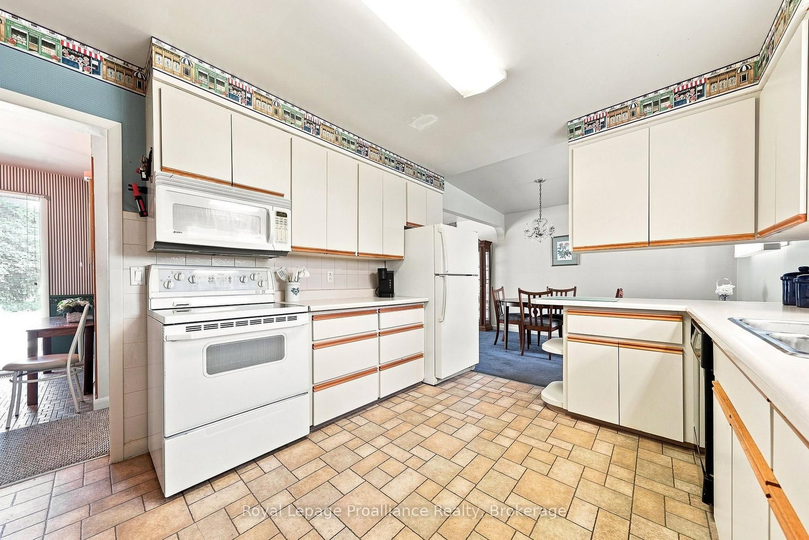 380-384 Main Street • Prince Edward County, ON photo 12