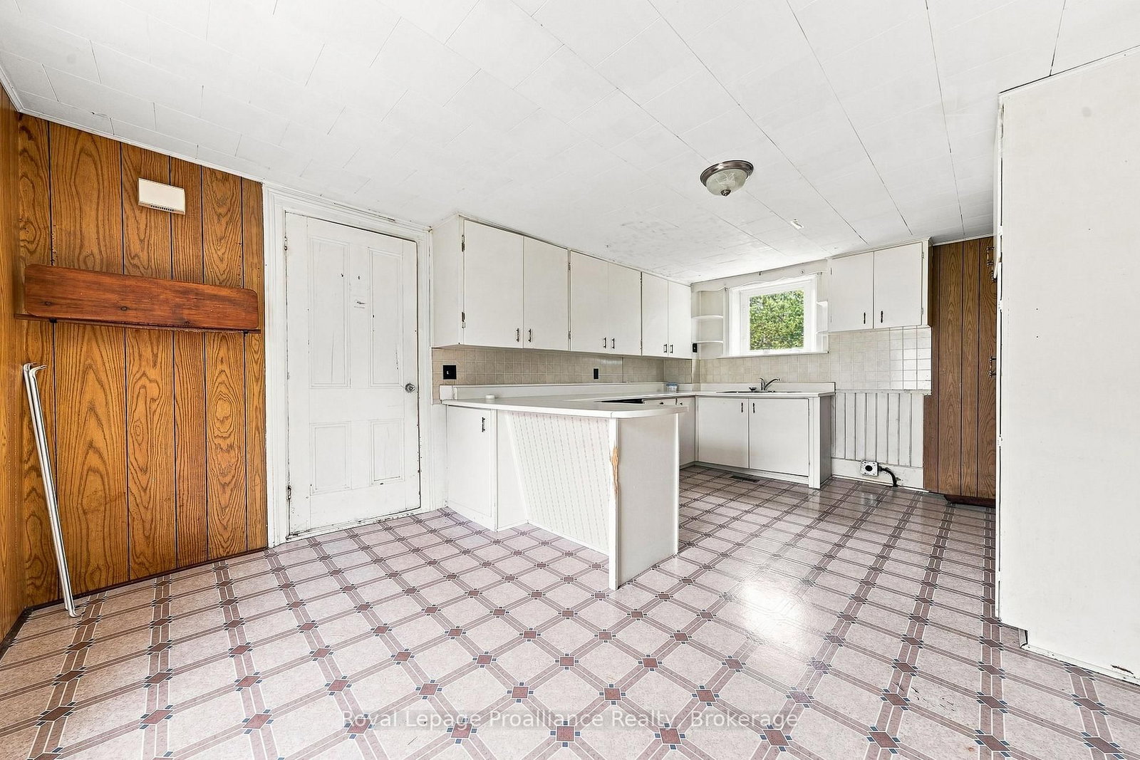 380-384 Main Street • Prince Edward County, ON photo 36
