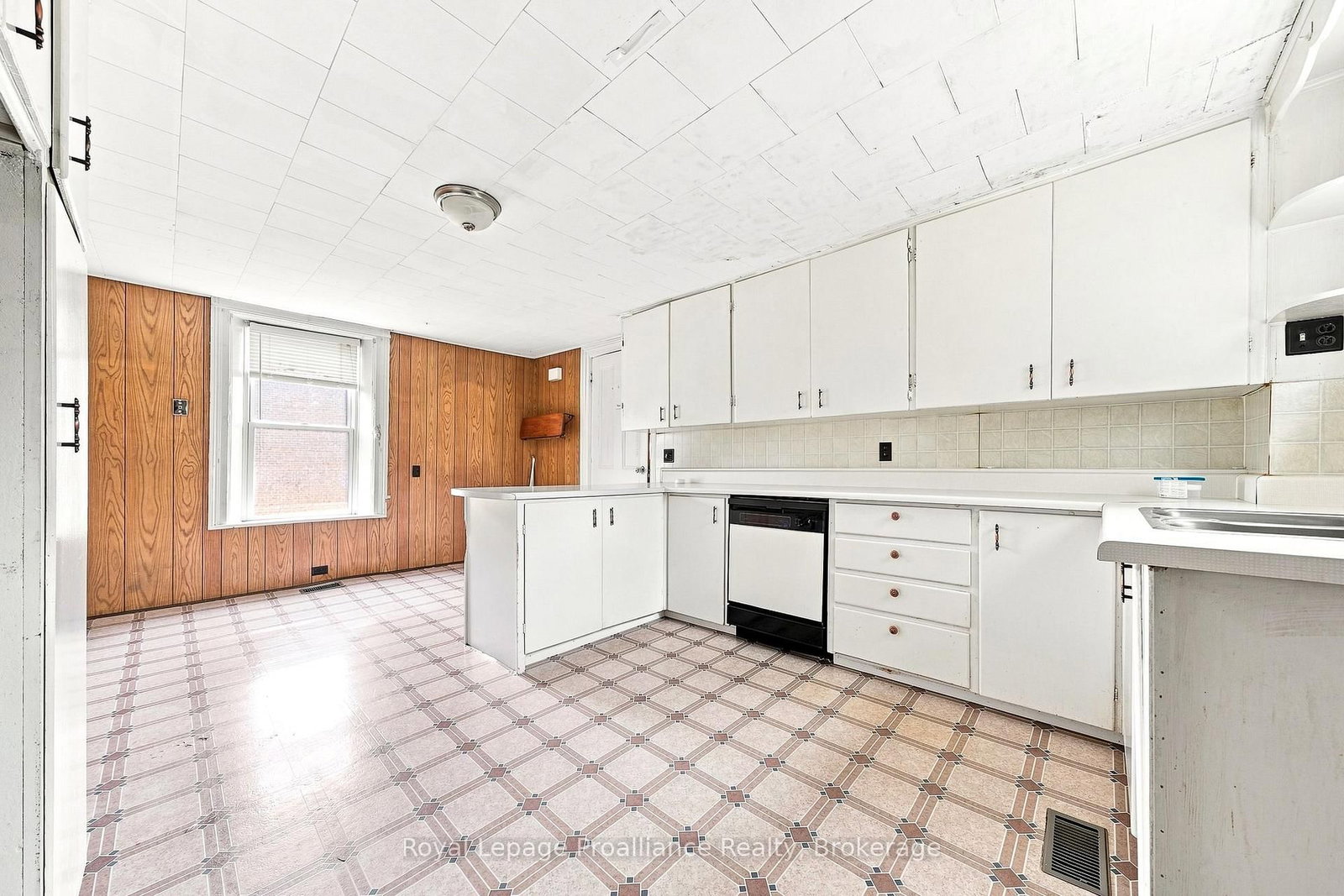 380-384 Main Street • Prince Edward County, ON photo 39