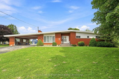 380-384 Main Street • Prince Edward County, ON photo 4