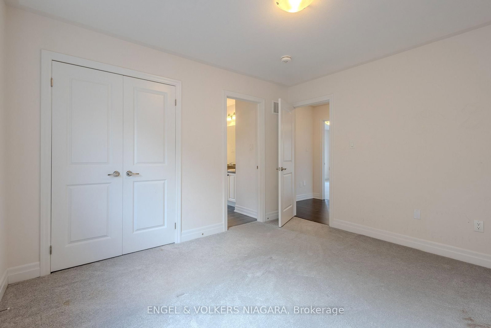 9218 White Oak Avenue • Niagara Falls, ON photo 20