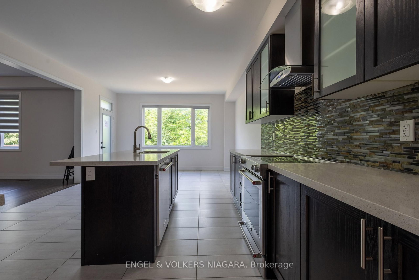 9218 White Oak Avenue • Niagara Falls, ON photo 9