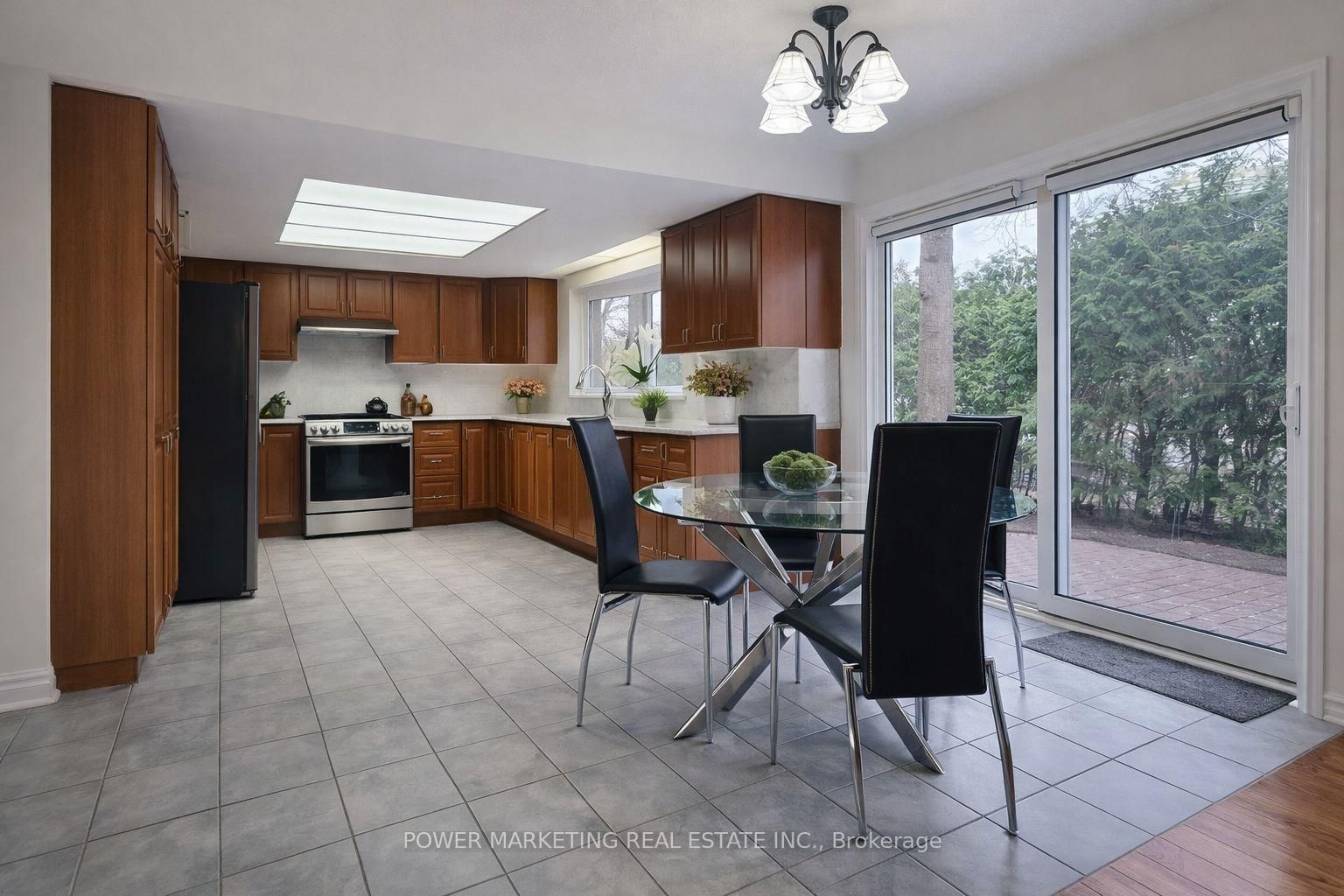 29 TAJ Court • Ottawa, ON photo 12