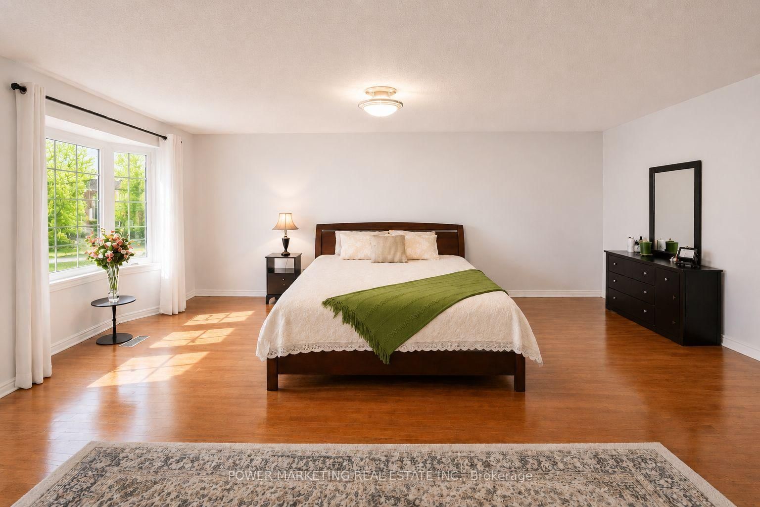 29 TAJ Court • Ottawa, ON photo 15