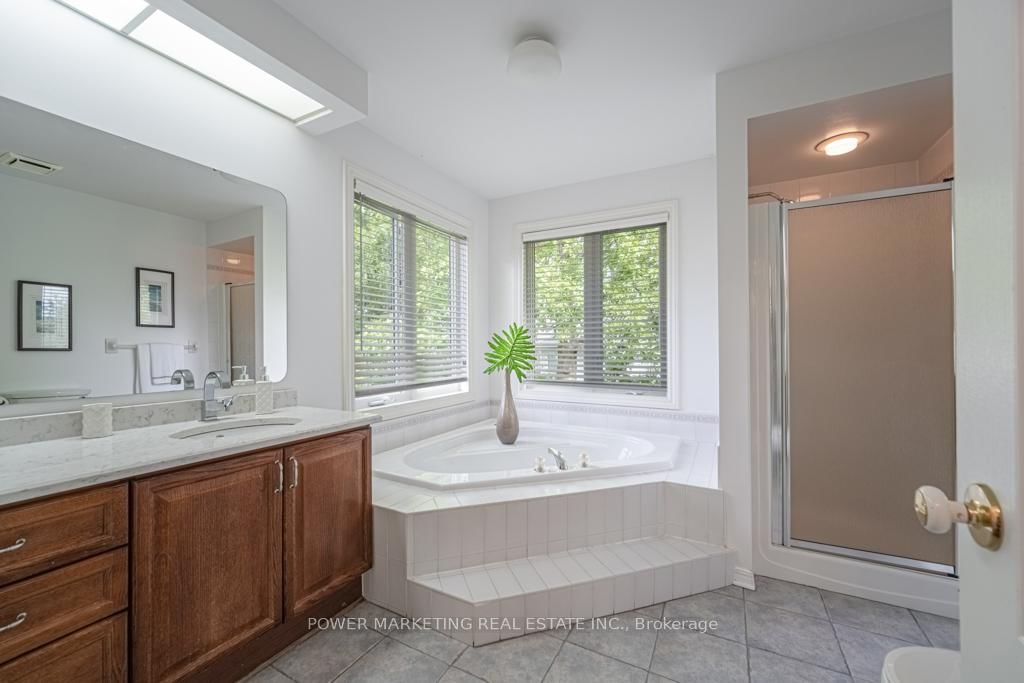 29 TAJ Court • Ottawa, ON photo 20