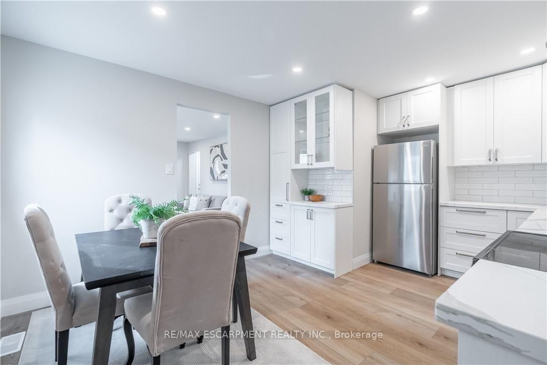 88 Ivon Avenue • Hamilton, ON photo 11