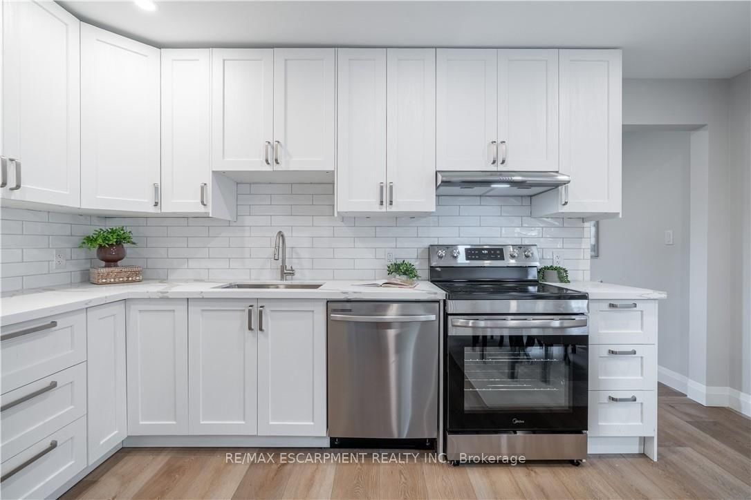 88 Ivon Avenue • Hamilton, ON photo 14