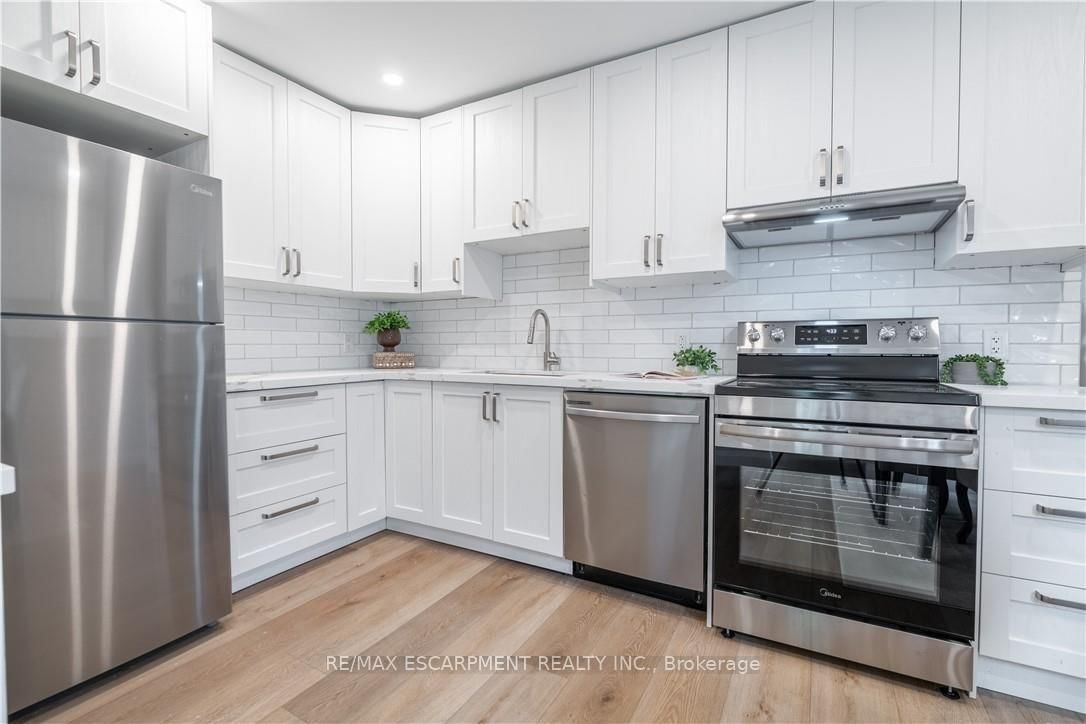 88 Ivon Avenue • Hamilton, ON photo 9