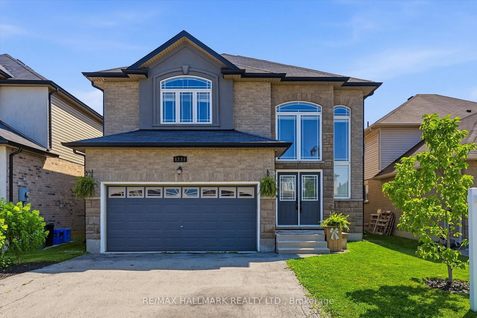 1334 Upper Paradise Road • Hamilton, ON photo 1