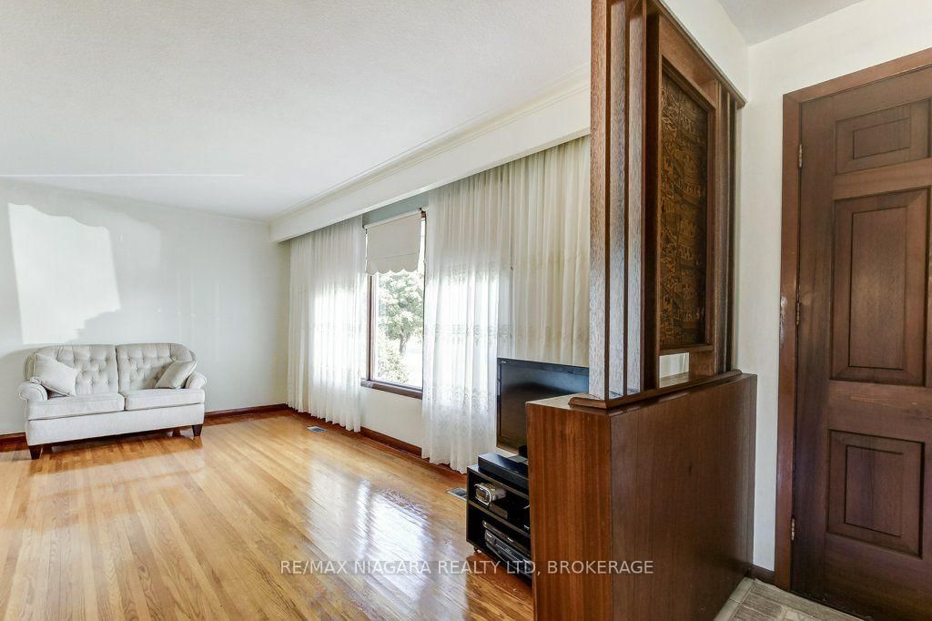 19 Eastdale Crescent • Welland, ON photo 9